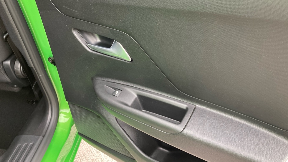 Vauxhall Mokka 100kW Ultimate 50kWh 5dr Auto Electric Hatchback - Image 32