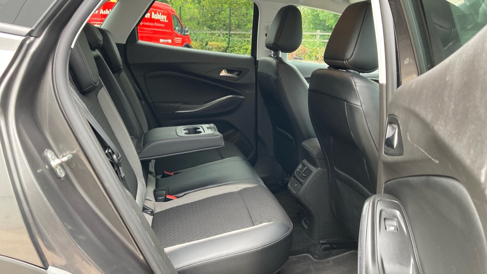 Vauxhall Grandland X 1.5 Turbo D Sport Nav 5dr Diesel Hatchback - Image 30