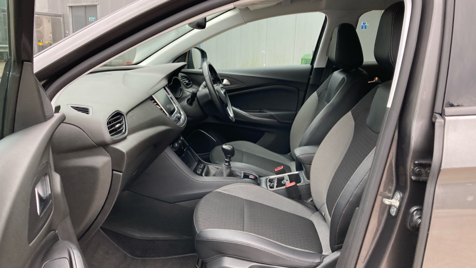 Vauxhall Grandland X 1.5 Turbo D Sport Nav 5dr Diesel Hatchback - Image 35