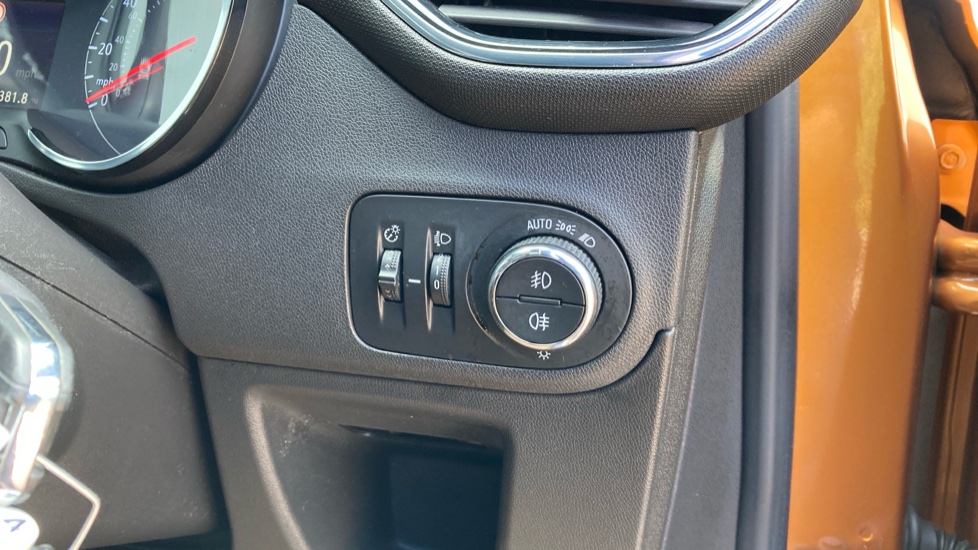 Vauxhall Crossland X 1.6 Turbo D ecoTec Elite 5dr [Start Stop] Diesel Hatchback - Image 26