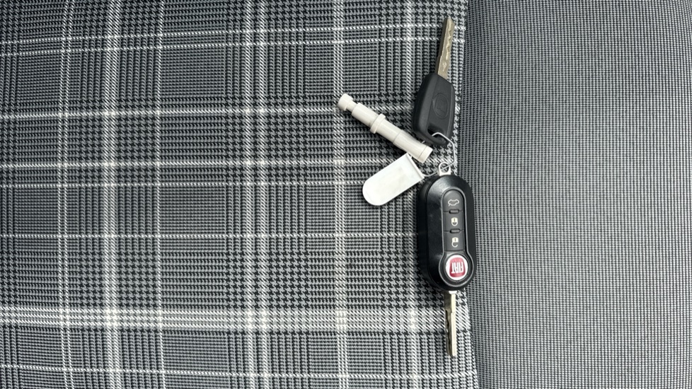 Fiat 500 1.2 Lounge 3dr Petrol Hatchback - Image 20