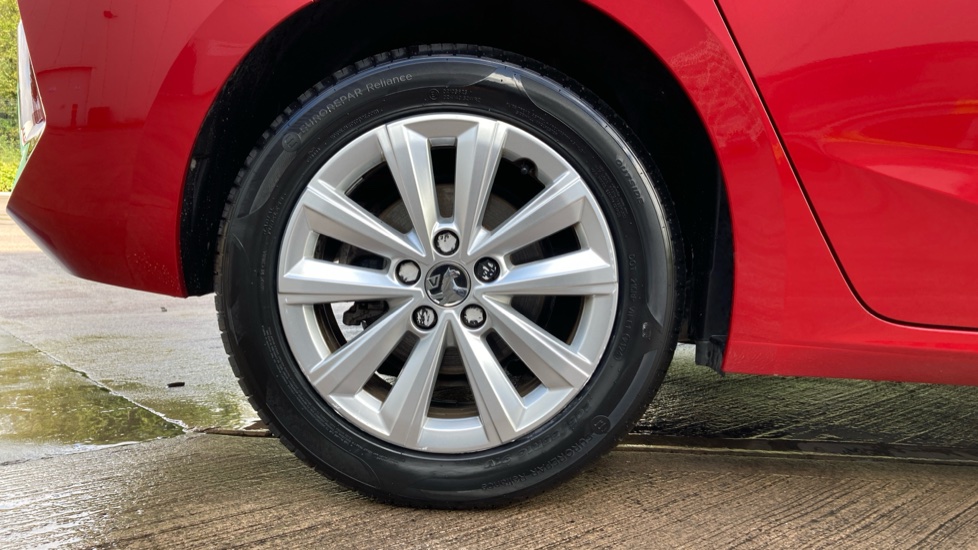 Vauxhall Astra 1.2 Turbo 130 Design 5dr Petrol Hatchback - Image 7