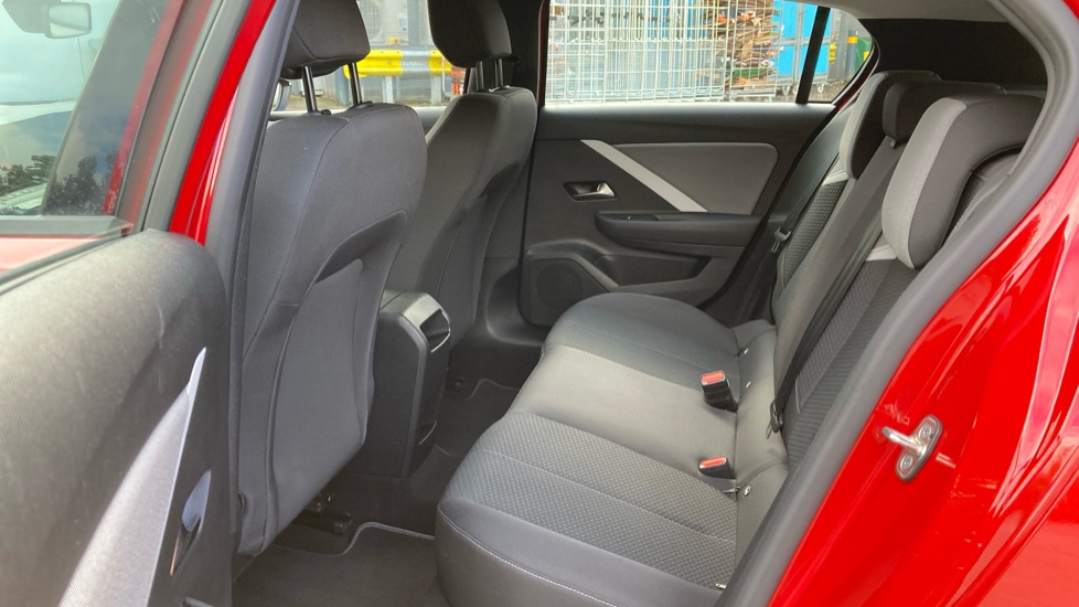 Vauxhall Astra 1.2 Turbo 130 Design 5dr Petrol Hatchback - Image 16