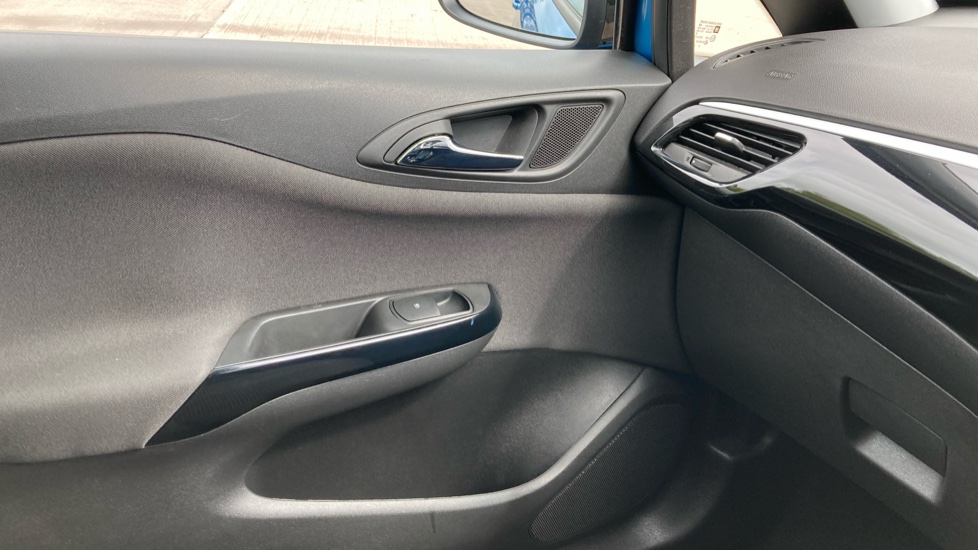 Vauxhall Corsa 1.4 Griffin 5dr Petrol Hatchback - Image 24