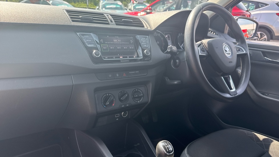 Skoda Fabia 1.0 MPI SE 5dr Petrol Hatchback - Image 9