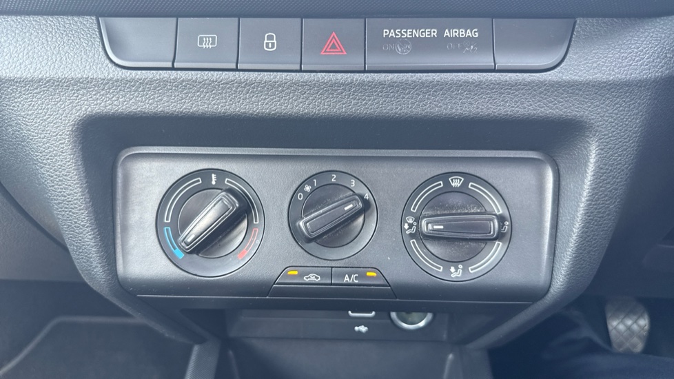 Skoda Fabia 1.0 MPI SE 5dr Petrol Hatchback - Image 22