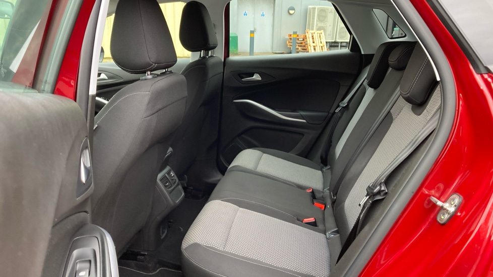 Vauxhall Grandland X 1.2 Turbo SE 5dr Petrol Hatchback - Image 16