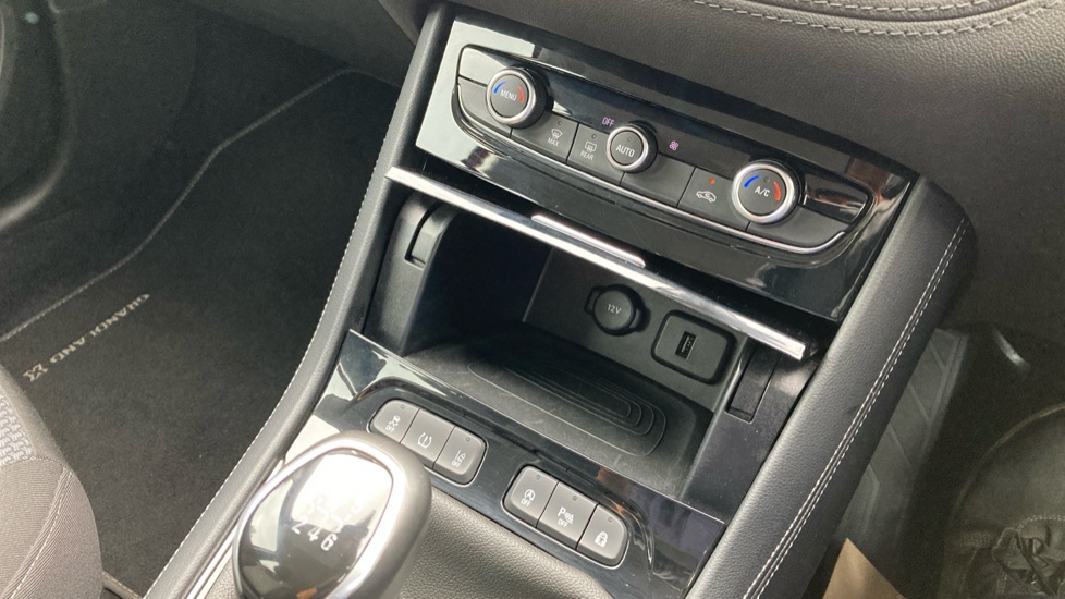 Vauxhall Grandland X 1.2 Turbo SE 5dr Petrol Hatchback - Image 23