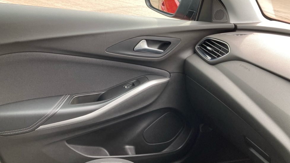 Vauxhall Grandland X 1.2 Turbo SE 5dr Petrol Hatchback - Image 24