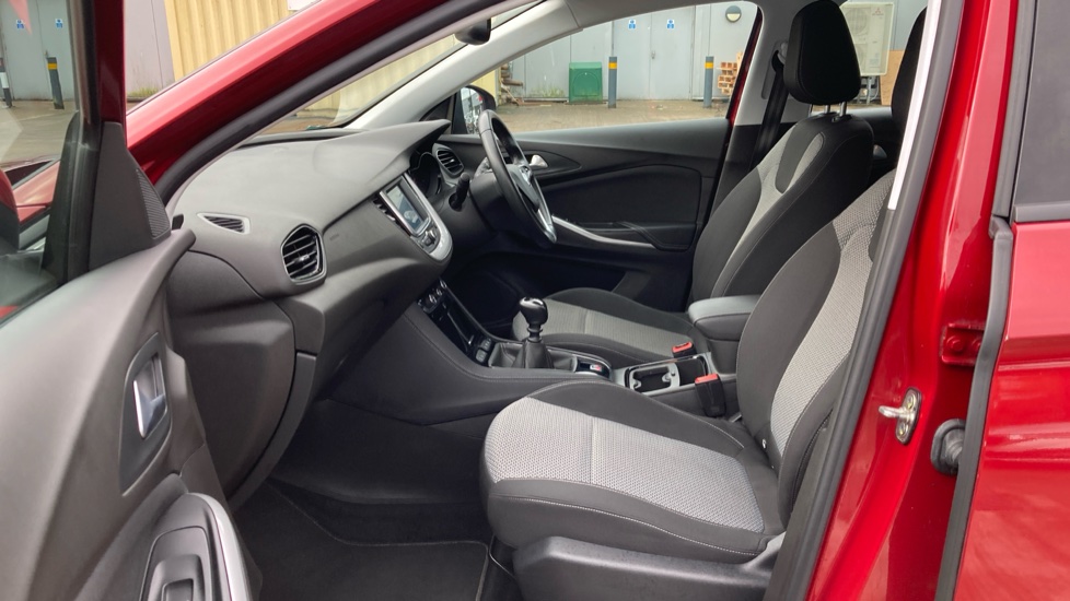 Vauxhall Grandland X 1.2 Turbo SE 5dr Petrol Hatchback - Image 33