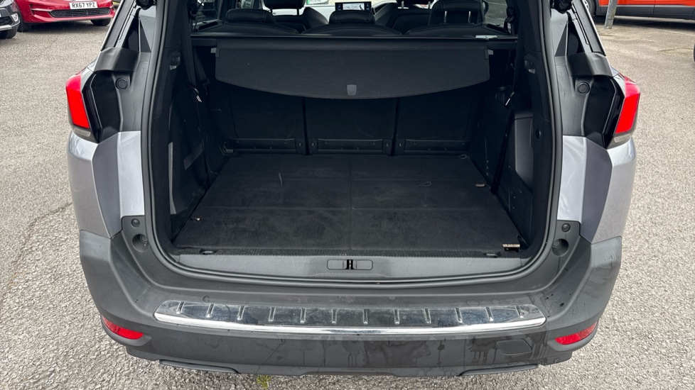 Peugeot 5008 1.2 PureTech Allure Premium+ 5dr Petrol Estate - Image 4
