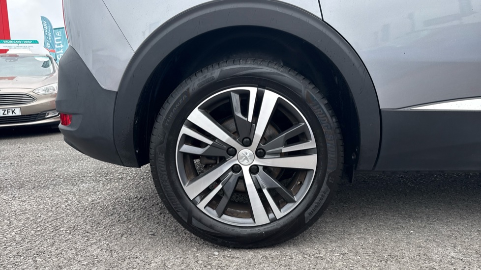 Peugeot 5008 1.2 PureTech Allure Premium+ 5dr Petrol Estate - Image 7