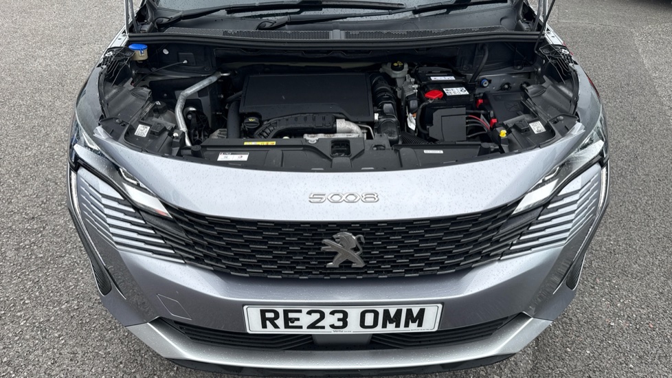 Peugeot 5008 1.2 PureTech Allure Premium+ 5dr Petrol Estate - Image 8