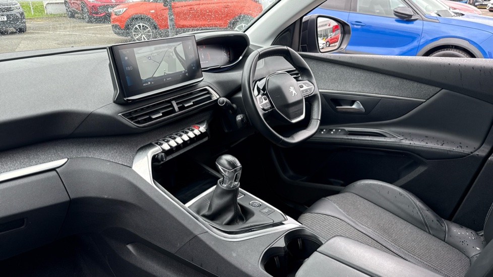 Peugeot 5008 1.2 PureTech Allure Premium+ 5dr Petrol Estate - Image 9