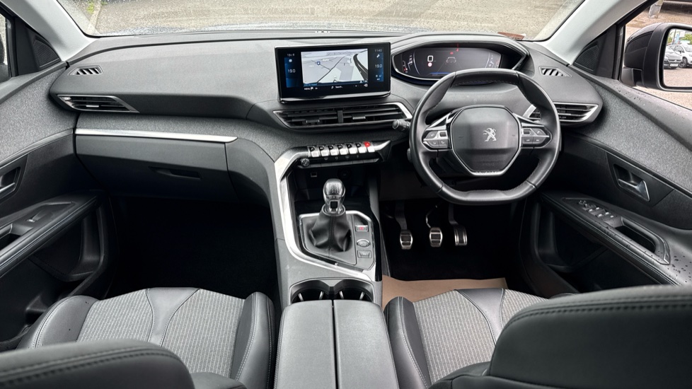 Peugeot 5008 1.2 PureTech Allure Premium+ 5dr Petrol Estate - Image 10