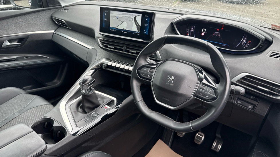 Peugeot 5008 1.2 PureTech Allure Premium+ 5dr Petrol Estate - Image 11