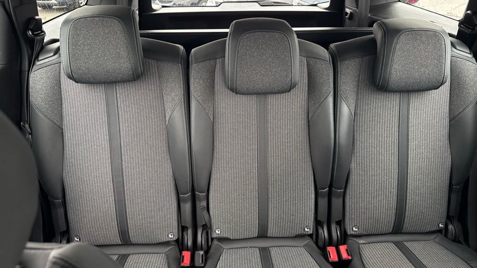 Peugeot 5008 1.2 PureTech Allure Premium+ 5dr Petrol Estate - Image 15