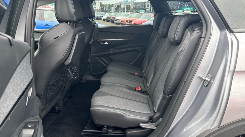 Peugeot 5008 1.2 PureTech Allure Premium+ 5dr Petrol Estate - Image 16