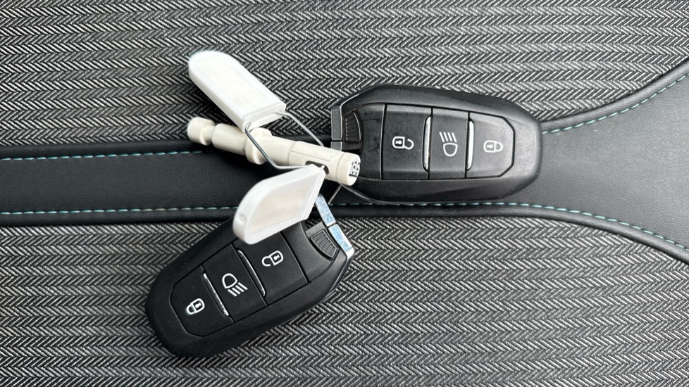 Peugeot 5008 1.2 PureTech Allure Premium+ 5dr Petrol Estate - Image 20