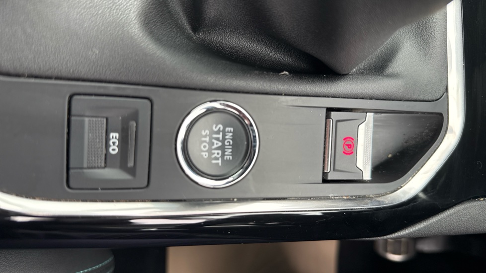 Peugeot 5008 1.2 PureTech Allure Premium+ 5dr Petrol Estate - Image 21