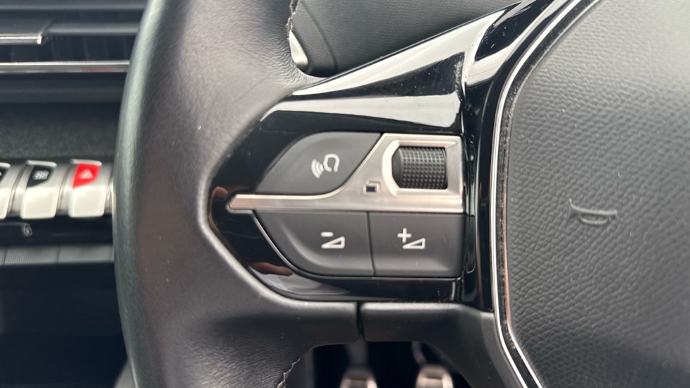 Peugeot 5008 1.2 PureTech Allure Premium+ 5dr Petrol Estate - Image 22