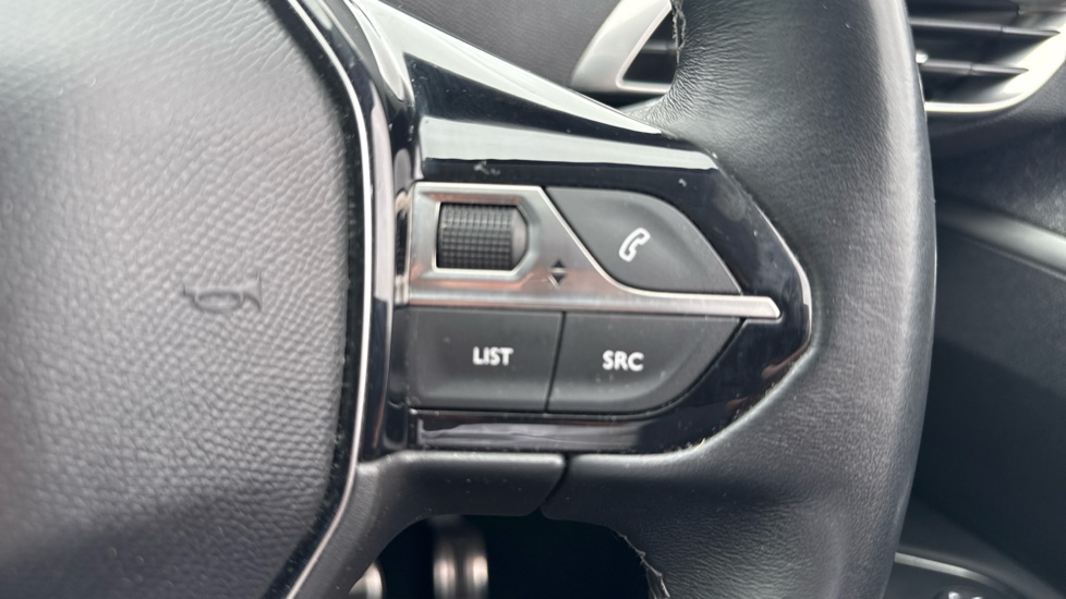 Peugeot 5008 1.2 PureTech Allure Premium+ 5dr Petrol Estate - Image 23