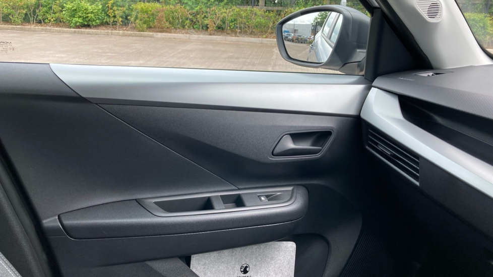 Vauxhall Frontera 1.2 Hybrid Design 5dr e-DCT6 Petrol Estate - Image 25