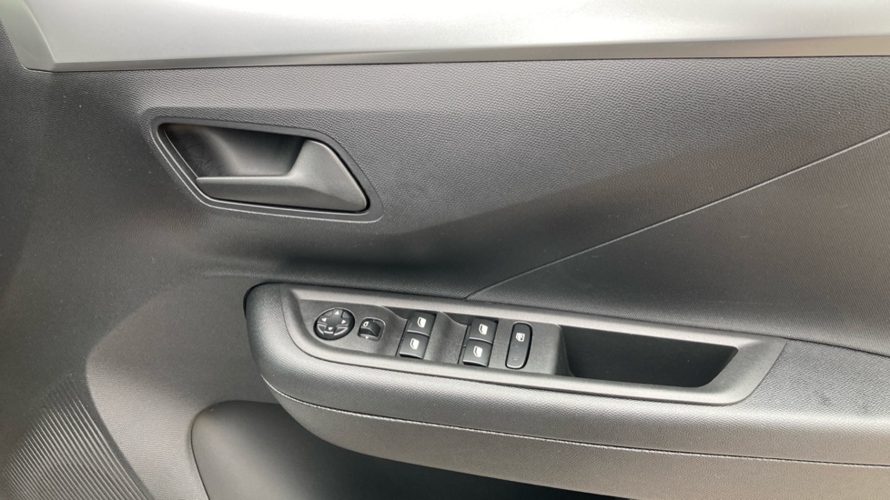 Vauxhall Frontera 1.2 Hybrid Design 5dr e-DCT6 Petrol Estate - Image 29