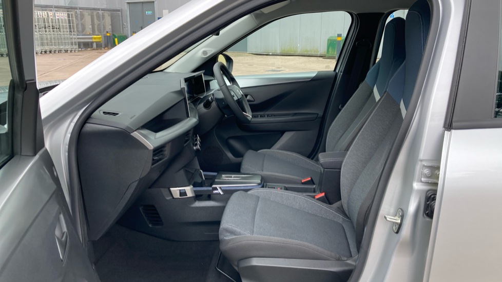 Vauxhall Frontera 1.2 Hybrid Design 5dr e-DCT6 Petrol Estate - Image 38