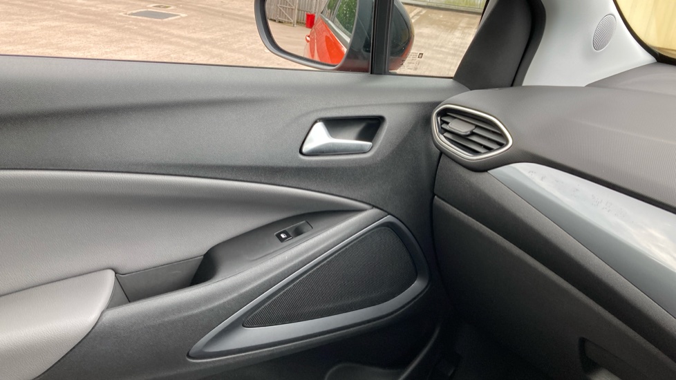 Vauxhall Crossland X 1.2T [130] Elite Nav 5dr [Start Stop] Auto Petrol Hatchback - Image 24