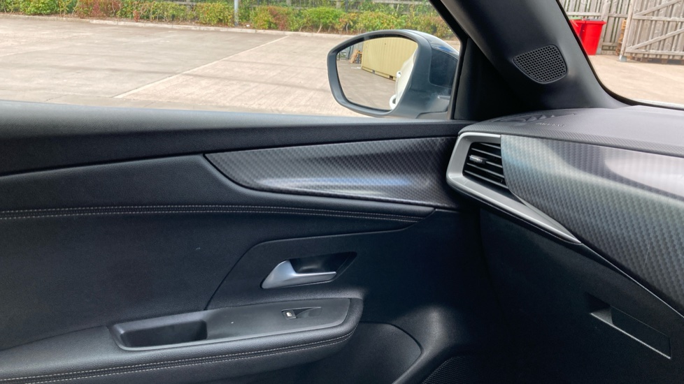 Vauxhall Mokka 100kW Ultimate 50kWh 5dr Auto Electric Hatchback - Image 25