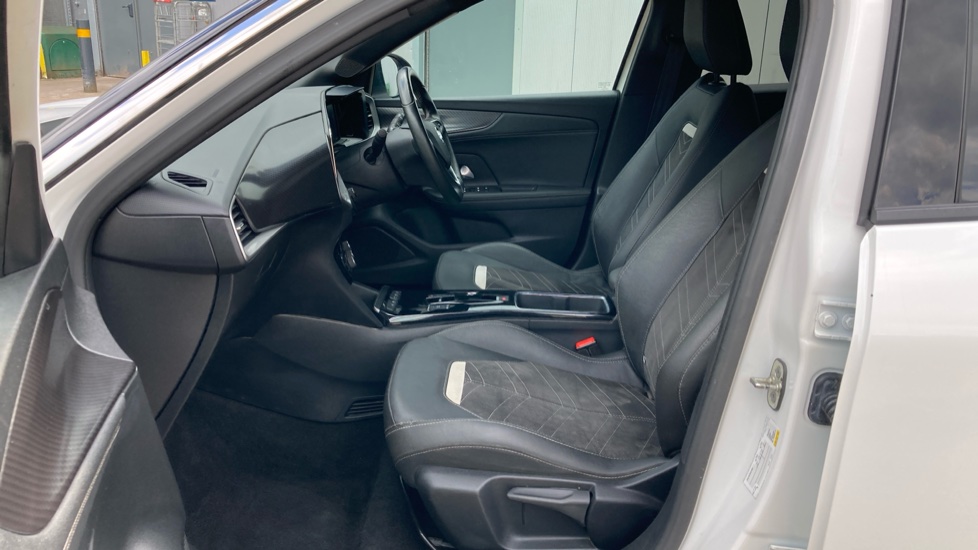 Vauxhall Mokka 100kW Ultimate 50kWh 5dr Auto Electric Hatchback - Image 33