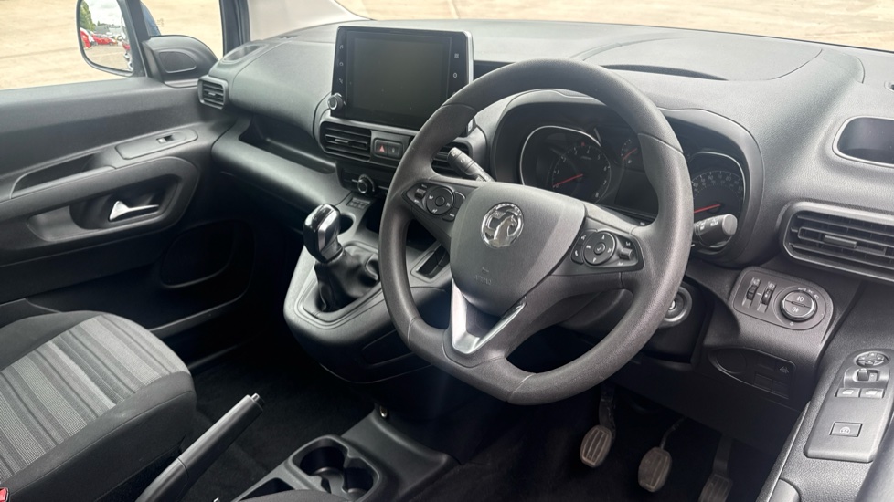 Vauxhall Combo Life 1.5 Turbo D Energy 5dr [7 seat] Diesel Estate - Image 11