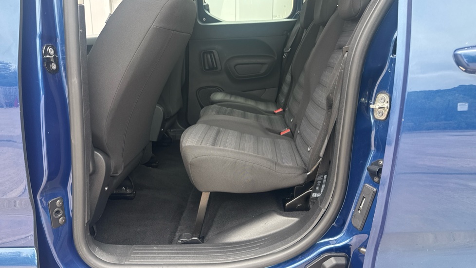 Vauxhall Combo Life 1.5 Turbo D Energy 5dr [7 seat] Diesel Estate - Image 16