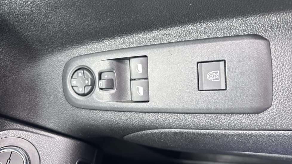 Vauxhall Combo Life 1.5 Turbo D Energy 5dr [7 seat] Diesel Estate - Image 25