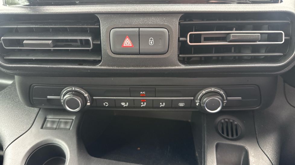 Vauxhall Combo Life 1.5 Turbo D Energy 5dr [7 seat] Diesel Estate - Image 30
