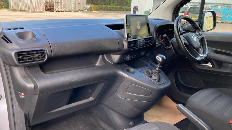 Vauxhall Combo Life 1.5 Turbo D SE 5dr Diesel Estate - Image 9