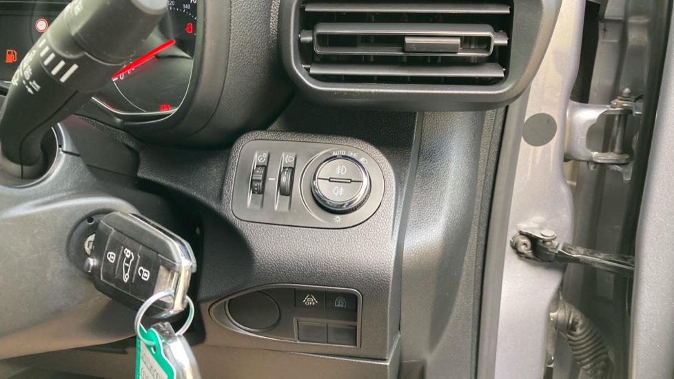 Vauxhall Combo Life 1.5 Turbo D SE 5dr Diesel Estate - Image 23