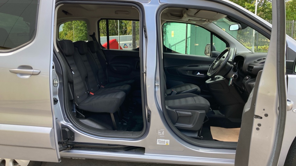 Vauxhall Combo Life 1.5 Turbo D SE 5dr Diesel Estate - Image 29