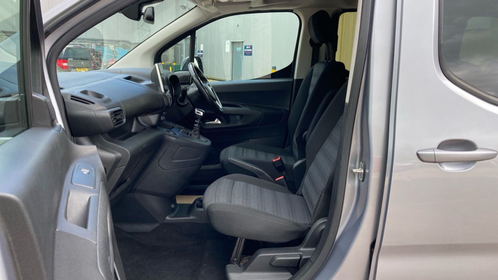 Vauxhall Combo Life 1.5 Turbo D SE 5dr Diesel Estate - Image 34