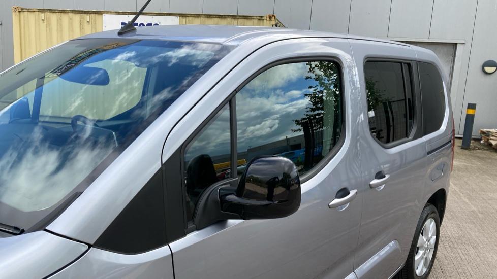 Vauxhall Combo Life 1.5 Turbo D SE 5dr Diesel Estate - Image 35