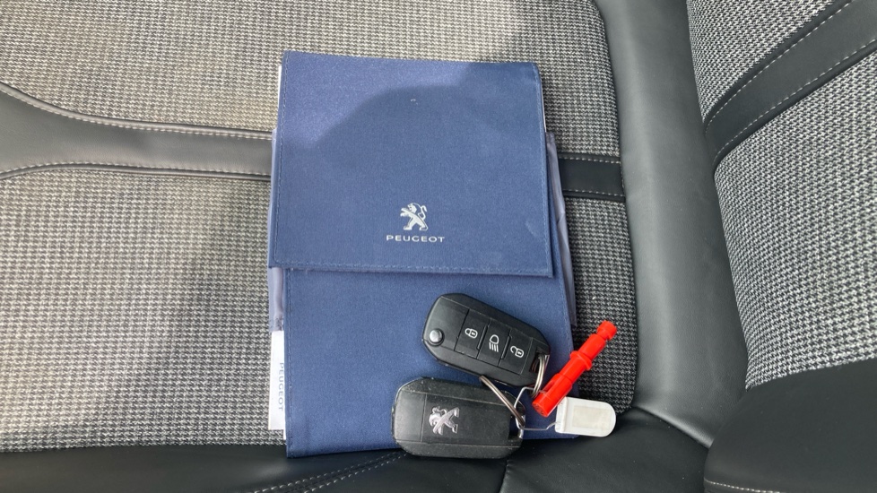 Peugeot 5008 1.5 BlueHDi Allure 5dr Diesel Estate - Image 19