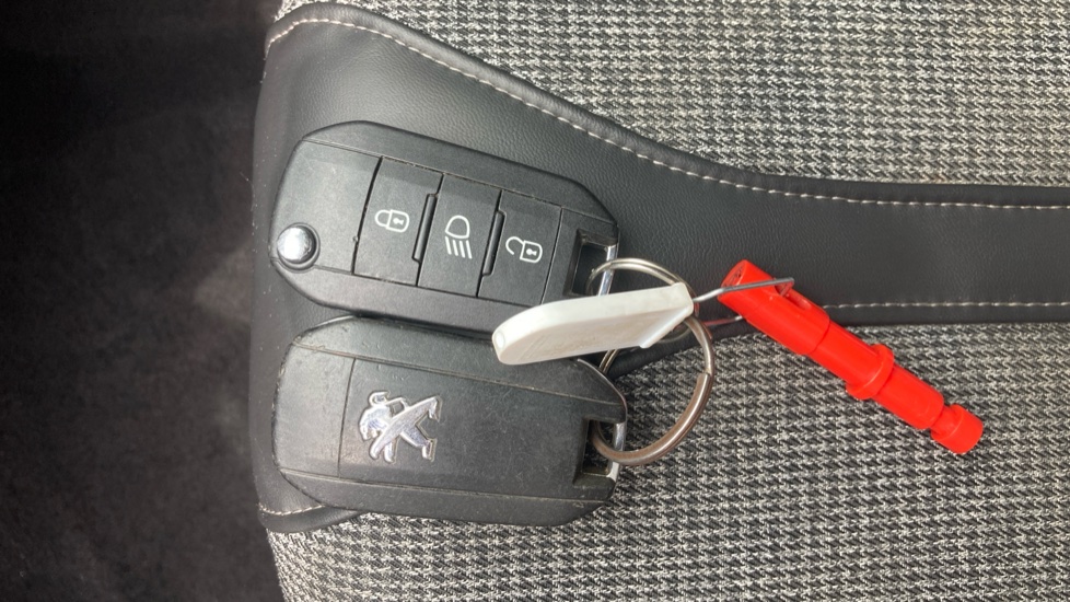 Peugeot 5008 1.5 BlueHDi Allure 5dr Diesel Estate - Image 20