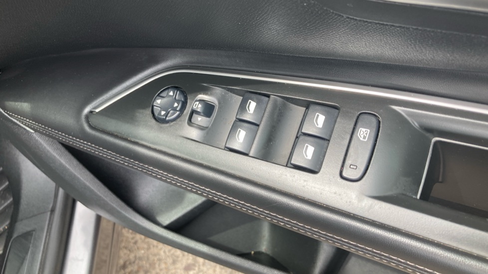 Peugeot 5008 1.5 BlueHDi Allure 5dr Diesel Estate - Image 27