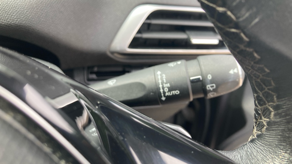 Peugeot 5008 1.5 BlueHDi Allure 5dr Diesel Estate - Image 35
