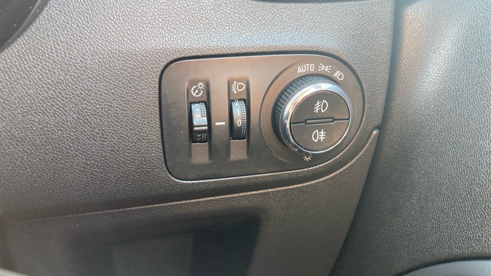 Vauxhall Crossland X 1.2T [110] Elite 5dr [6 Speed] [S/S] Petrol Hatchback - Image 30