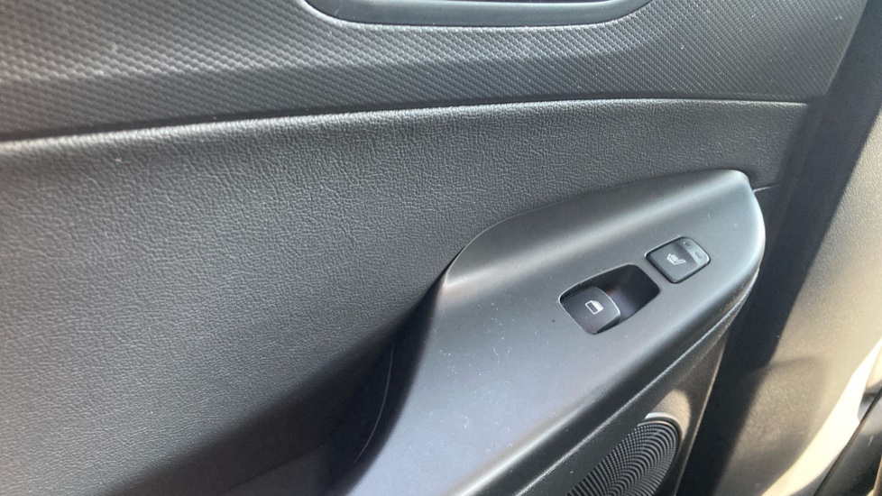Hyundai KONA 1.6 GDi Hybrid Ultimate 5dr DCT Hybrid Hatchback - Image 41