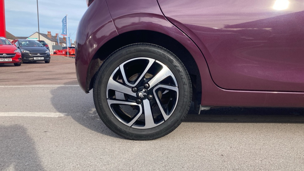 Peugeot 108 1.2 PureTech Allure 5dr Petrol Hatchback - Image 7