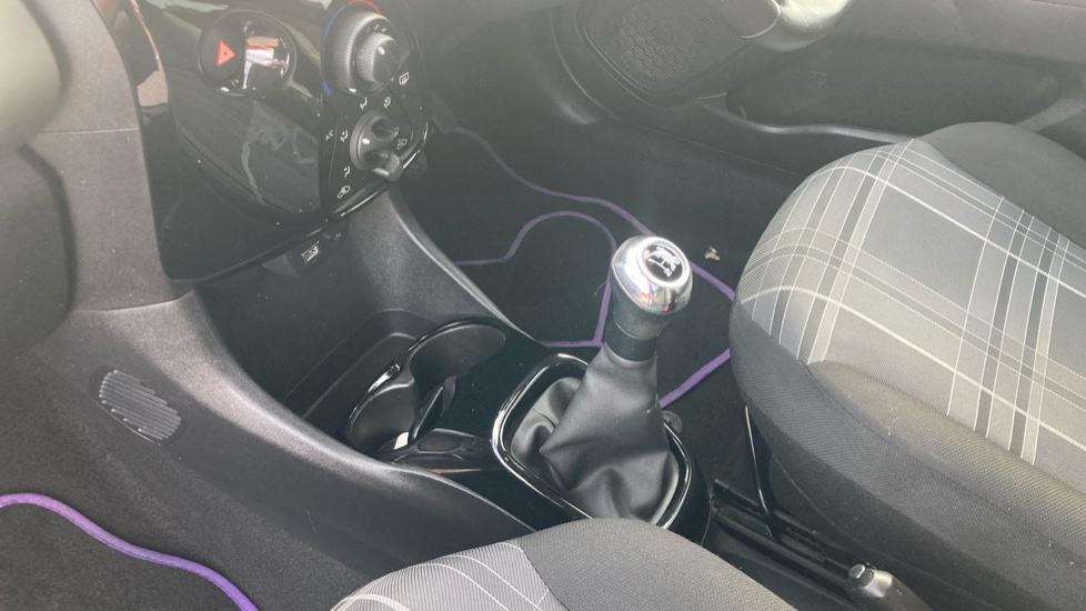 Peugeot 108 1.2 PureTech Allure 5dr Petrol Hatchback - Image 13
