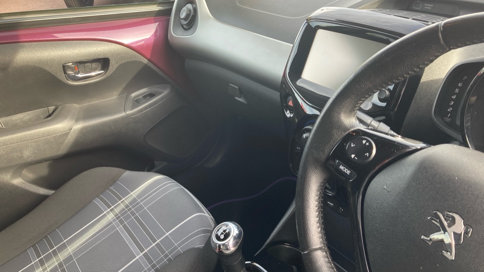 Peugeot 108 1.2 PureTech Allure 5dr Petrol Hatchback - Image 14